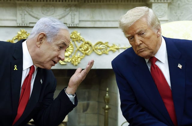 Israeli Prime Minister Benjamin (L) talks to U.S. President Donald Trump during a meeting in the Oval Office of the White House on April 7, 2025 in Washington, DC