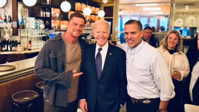 "Reacher" star Alan Ritchson poses with Joe Biden and Hunter Biden (Credit: Instagram)