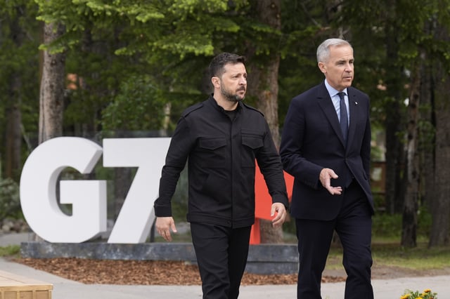 Prime Minister Mark Carney walks with Ukrainian President Volodymyr Zelenskyy to a morning session at the G7 Summit in Kananaskis, Alta., Tuesday, June 17, 2025. THE CANADIAN PRESS/Adrian Wyld