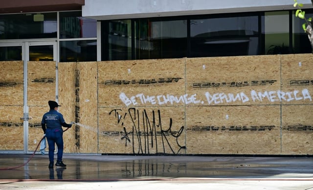Nach tagelangen Protesten hat sich die Lage in Los Angeles vorerst beruhigt, eine für die Innenstadt verhängte nächtliche Ausgangssperre wurde aufgehoben.