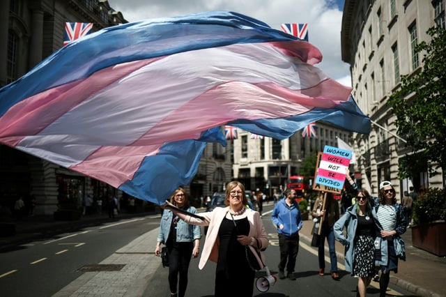 A federal judge in the US has called on the Trump administration to resume issuing passports to transgender Americans with an 'X' as the gender designation