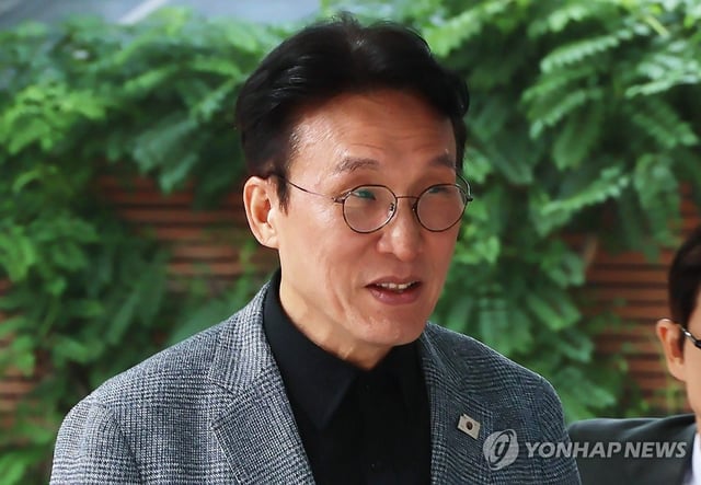 Prime Minister nominee Kim Min-seok arrives at his temporary office in Seoul on June 18, 2025. (Yonhap)