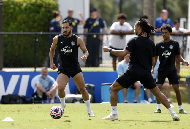 Rayan Cherki avec Manchester City.