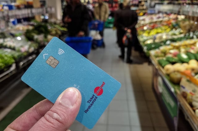 La ministre du commerce et des PME, Véronique Louwagie, a annoncé mardi 17 juin 2025 la pérennisation de l’utilisation des titres-restaurant dans les supermarchés après 2027.