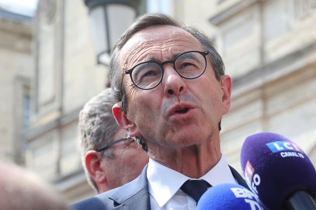 «Les clandestins ne sont pas les bienvenus en France», affirme Bruno Retailleau