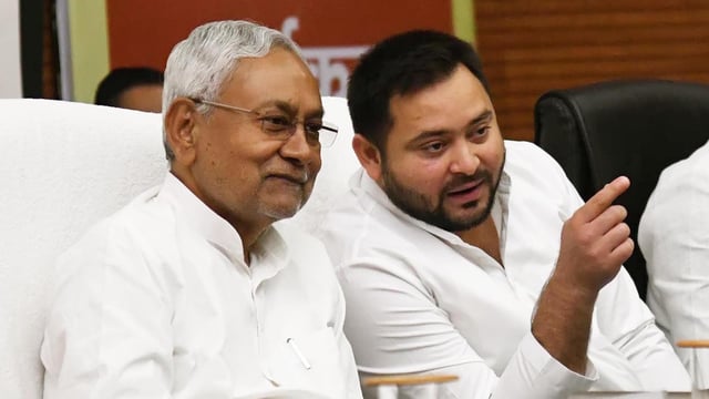 A file photo of Bihar chief minister Nitish Kumar and RJD leader Tejashwi Yadav in Patna in 2022.