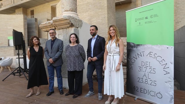 En agosto, en cuanto a programación cultural se refiere, el protagonista es Sagunt a Escena . Y el festival, en su 42 edición , vuelve a reivindicar textos clásicos de autores como Shakespeare, Homero, Sófocles, Eurípides, Lope de Vega, García Lorca o Valle Inclán, entremezclándolos con nuevas miradas y voces. El festival acogerá, del 31 de julio al 23