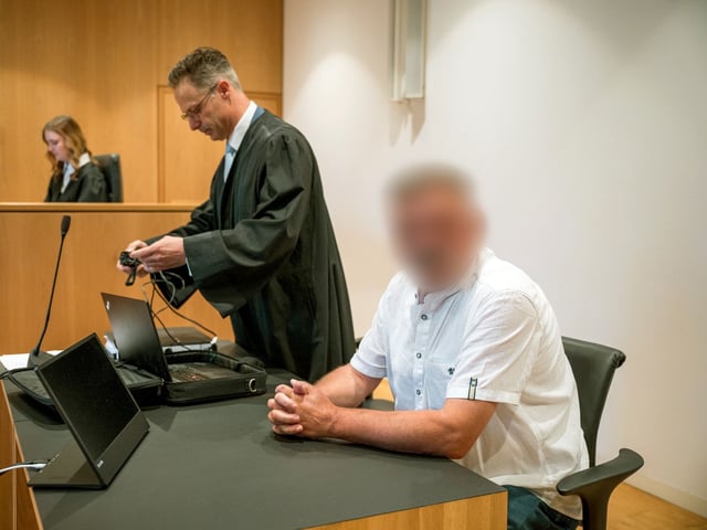 64-Jähriger erhält Geldstrafe wegen X-Posts mit „Hitlergruß“