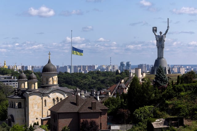 Ukrainian national flag flies at half-mast near the Ukrainian Motherland Monument after Tuesday's deadly Russian missile strike, amid Russia's attack on Ukraine, in Kyiv, Ukraine June 18, 2025. REUTERS/Thomas Peter