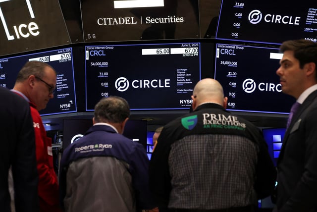Traders work on the floor at the New York Stock Exchange (NYSE), on the day of Circle Internet Group's IPO, in New York City, U.S., June 5, 2025.  REUTERS/Brendan McDermid/File Photo