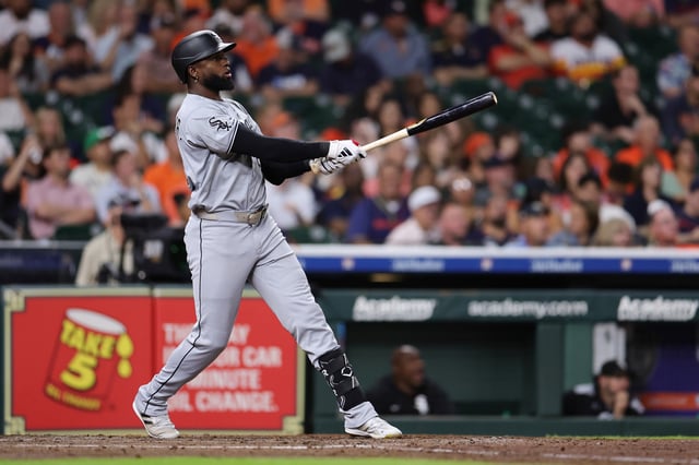 HOUSTON, TEXAS - JUNE 12: Luis Robert Jr. #88 of the Chicago White Sox bats during the fifth inning against the Houston Astros at Daikin Park on June 12, 2025 in Houston, Texas.