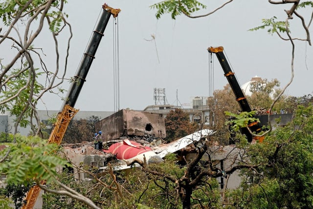 Jeudi 12 juin, un Boeing 787 de la compagnie Air India devant rallier Ahmedabad (au nord-ouest de l'Inde) à Londres s'est crashé peu après son décollage.
