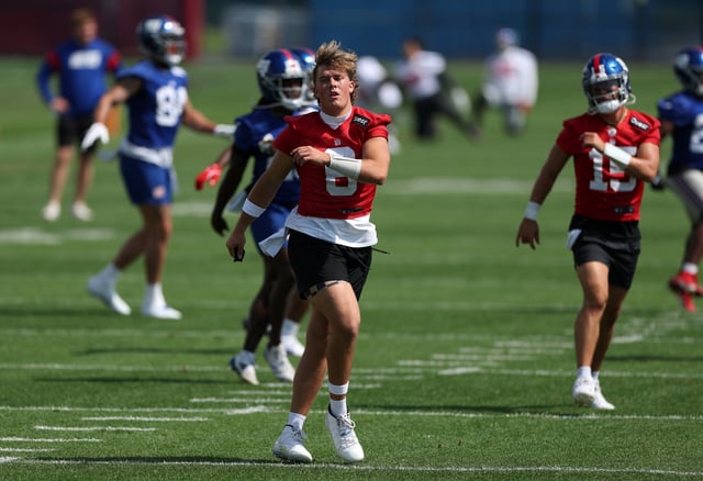 Jaxson Dart #6 of the New York Giants