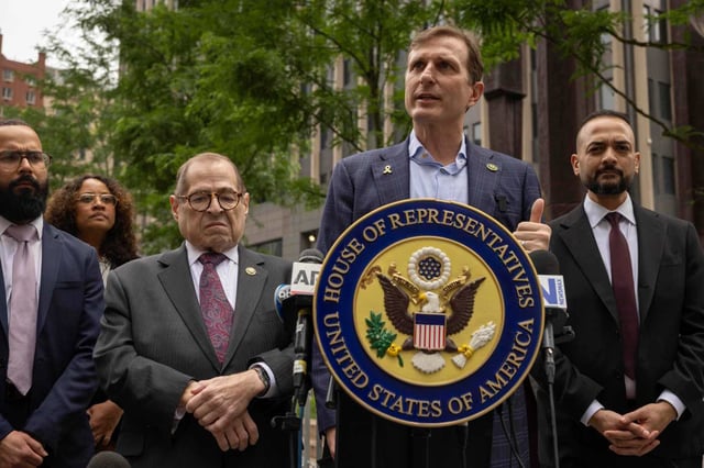 Rep. Jerrold Nadler, D-N.Y., 2nd left, and Rep. Dan Goldman, D-NY., 2nd right, attend a press conference outside the Jacob K. Javits federal building, Wednesday, June 18, 2025, in New York. (AP Photo/Yuki Iwamura)