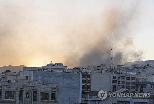 This photo, provided by The Associated Press on June 18, 2025, shows smoke rising up after Israel's attack on Iran. (PHOTO NOT FOR SALE) (Yonhap)