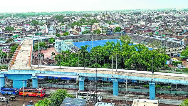 The newly constructed Railway over-bridge near Aishbagh Stadium which has sparked controversy due to its sharp 90-degree turn, raising concerns over potential risks to commuters, in Bhopal. (PTI)