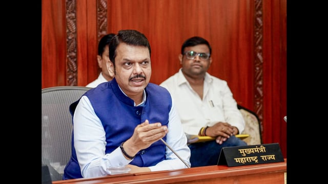 Under the revised state government resolution (GR), students in Marathi and English medium schools can now opt for any Indian language as their third language from Classes 1 to 5. (HT)