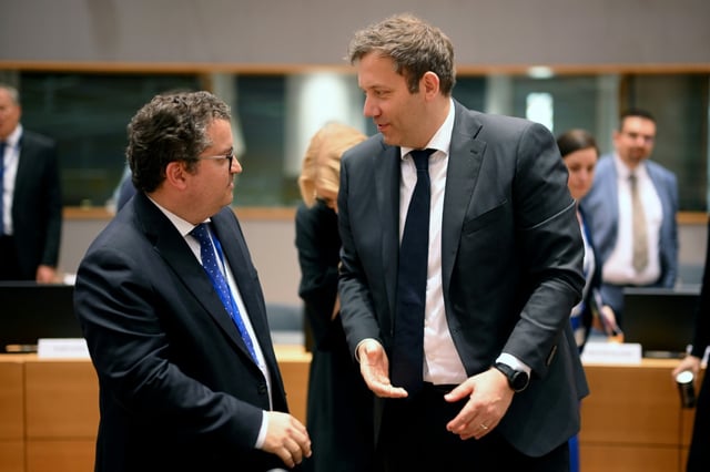 Die Finanzminister der Eurogruppe treffen sich zu Gesprächen in Luxemburg. Auf der Agenda stehen unter anderem die Entwicklungen der nationalen Haushalte sowie die Aufnahme Bulgariens in die Währungsunion.