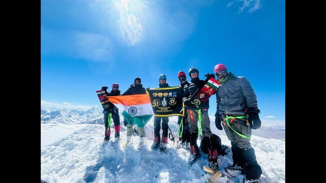 Approaching from the southeast, the team chose a shorter but more hazardous route, navigating crevasses, cornices, and glaciers—underscoring both the physical and mental resilience of the soldiers. (HT Photo)