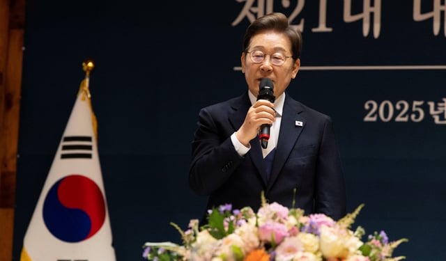 South Korean President Lee Jae-Myung talks during a meeting with party leaders after his oath of inauguration in the National Assembly in Seoul, South Korea, 04 June 2025. JEON HEON-KYUN/Pool via REUTERS/File Photo