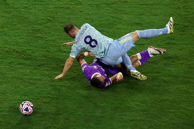 Soccer Football - FIFA Club World Cup - Group G - Al Ain v Juventus - Audi Field, Washington, D.C., U.S. - June 18, 2025 Al Ain's Soufiane Rahimi in action with Juventus' Teun Koopmeiners REUTERS/Evelyn Hockstein
