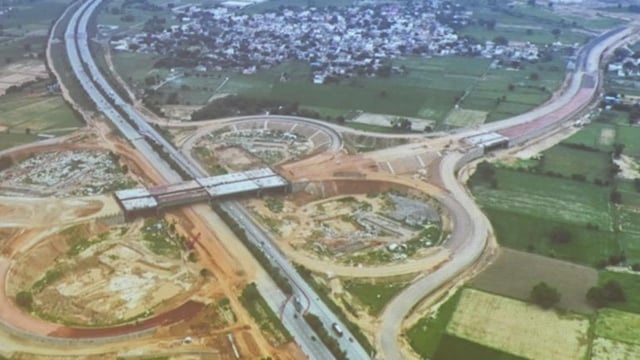 The Yamuna Expressway Industrial Development Authority (YEIDA), during its 85th board meeting, approved an affordable housing scheme for the EWS and the development of a recreational zone featuring a golf course, gymkhana, and Dilli Haat near the upcoming Noida International Airport. (Representational photo) (Sunil Ghosh/ HT Photo)