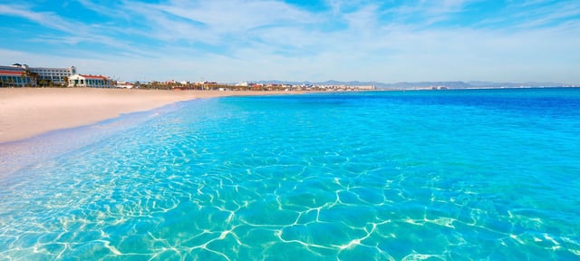 Una playa de València, entre las 3 más populares entre los españoles.