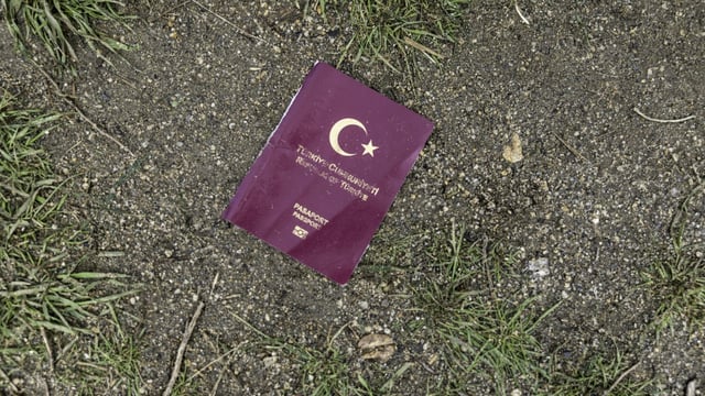 Eine Frau ist mit dem Versuch gescheitert, ihren Renteneintritt durch Vorlage eines neuen Passes mit abweichendem Geburtsjahr um 14 Jahre nach vorn zu verlagern. Das Landessozialgericht Berlin-Brandenburg gab der Rentenversicherung recht.