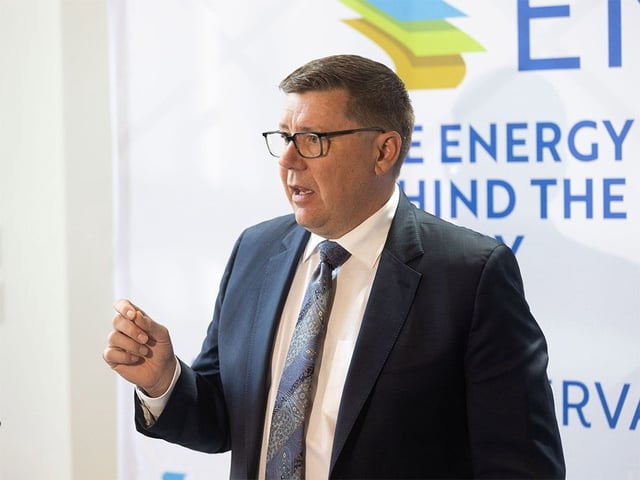  Saskatchewan Premier Scott Moe speaks to media following a talk hosted by Enserva alongside Alberta Premier Danielle Smith in Calgary on Monday, June 16, 2025.