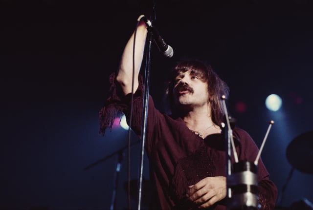 American singer Terry Luttrell of progressive rock group Starcastle performs live on stage with the band in the United States on 12th April 1977. (Photo by Michael Putland/Getty Images)
