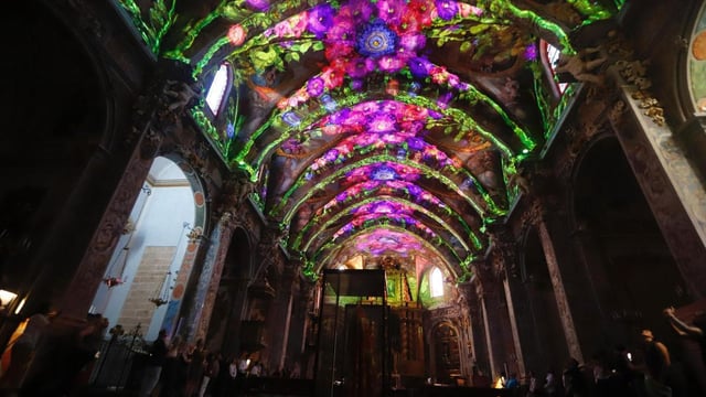 La parroquia pone en marcha el proyecto de 'videomapping' e interacción táctil para "subrayar" los elementos arquitectónicos, decorativos y espirituales del templo