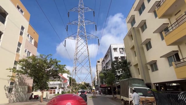 Massive electric tower standing squarely in the middle of a road near Hebbal(Image Credits: X/@punitpalial)