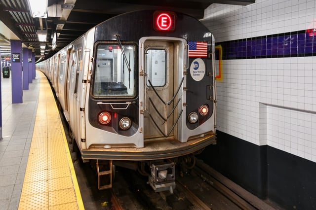 An E subway train. (Shutterstock)