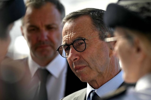 Le ministre de l’Intérieur, Bruno Retailleau, à la gare du Nord à Paris, le 19 juin 2025, pour l'opération nationale de contrôles contre l’immigration illégale.