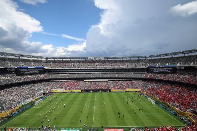 Soccer Football - FIFA Club World Cup - Group A - Palmeiras v Al Ahly - MetLife Stadium, East Rutherford, New Jersey, U.S. - June 19, 2025 General view as the players walk off the pitch as the match is suspended due to adverse weather REUTERS/Mike Segar