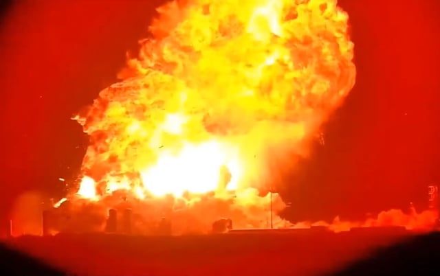 Une mégafusée Starship a subi une violente déflagration lors d’un test de routine, jeudi à Starbase, le site d’essai de la société SpaceX au Texas.