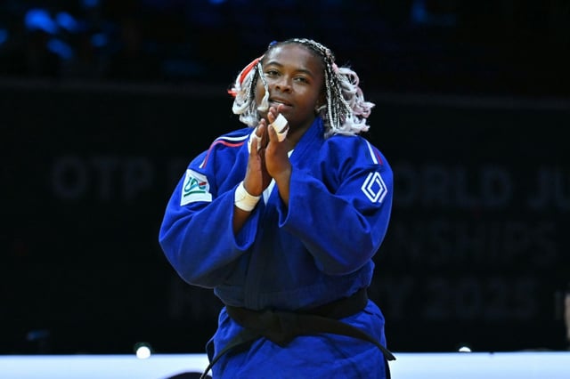 La Française Romane Dicko après sa médaille de bronze en +78 kg face à Emma-Melis Aktas aux championnats du monde de judo à Budapest le 19 juin 2025

à 
France’s Romane Dicko reacts in the women's +78kg bronze match of the Judo World Championships at the Papp Laszlo Arena in Budapest, Hungary on June 19, 2025.