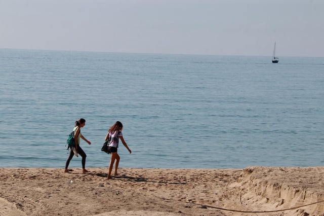Una playa en una foto de archivo
