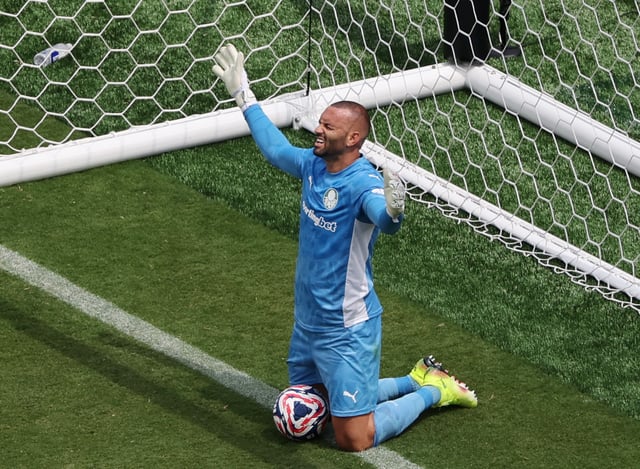 Soccer Football - FIFA Club World Cup - Group A - Palmeiras v Al Ahly - MetLife Stadium, East Rutherford, New Jersey, U.S. - June 19, 2025 Palmeiras' Weverton reacts REUTERS/Mike Segar