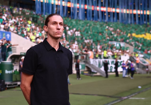 Soccer Football - Brasileiro Championship - Palmeiras v Flamengo - Allianz Parque, Sao Paulo, Brazil - May 25, 2025 Flamengo coach Filipe Luis looks on REUTERS/Jean Carniel/File Photo