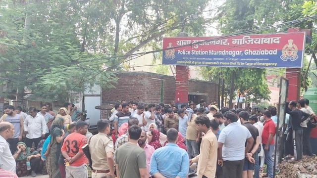 The victim’s family held a protest at the Muradnagar police station on Thursday morning. (Sakib Ali/HT Photo)