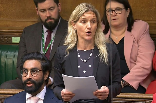 Cette image extraite d'une séquence vidéo diffusée par PRU via le site Internet Parliament TV le 16 mai 2025, montre la députée travailliste Kim Leadbeater s'exprimant à la Chambre des communes à Londres
