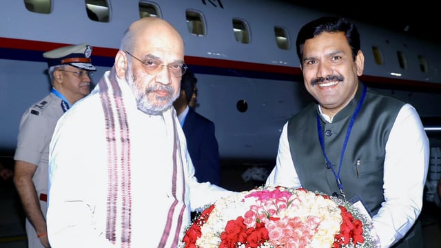 Union Home Minister Amit Shah being received by Karnataka BJP President BY Vijayendra on his arrival, in Bengaluru on Thursday.