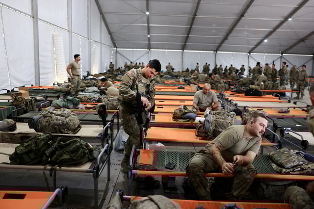 Les membres de la Garde nationale se préparent pour leur déploiement à Los Angeles.