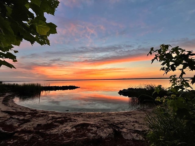 Dawn breaks over the Potomac River on the date of the 2024 summer solstice. Credit: Virginia State Parks (Flickr, CC BY 2.0)