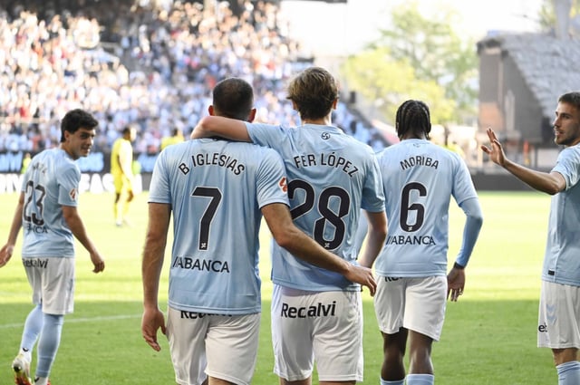 Borja Iglesias y Fer López celebran un gol en el partido contra el Villarreal