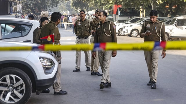 Upon realising the mistake, the Delhi police team apologised and returned to the police station. 