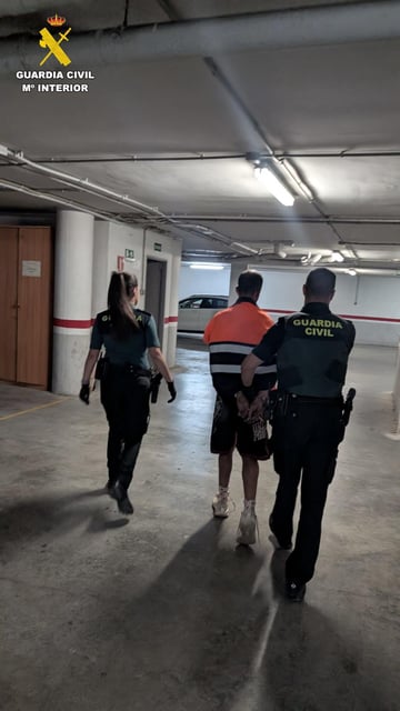 El detenido por robar en el interior de una vivienda de Carlet.