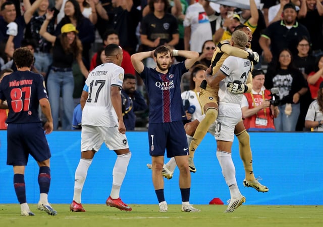 Soccer Football - FIFA Club World Cup - Group B - Paris St Germain v Botafogo - Rose Bowl Stadium, Pasadena, California, U.S. - June 19, 2025 Botafogo's John and Alexander Barboza celebrate after the match as Paris St Germain's Khvicha Kvaratskhelia looks dejected REUTERS/Daniel Cole
