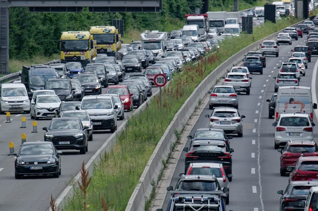 Die Strecke zwischen Lübeck und Hamburg wird am Wochenende Richtung Süden voll gesperrt. (Symbolbild)